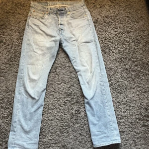 Levis 501 jeans - Levis 501 jeans i storlek 30/32. Bra skick, har inte kommit till användning. 