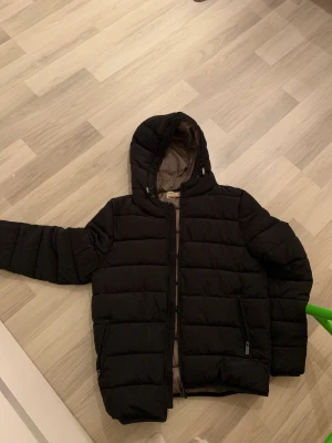 Jacka - Vet inte vart den är ifrån men den är o fint skick