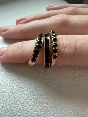 Ringar H&M - Ringar från H&M har använt några av dom få gånger och väldigt bra skick! Köparen står för frakten!