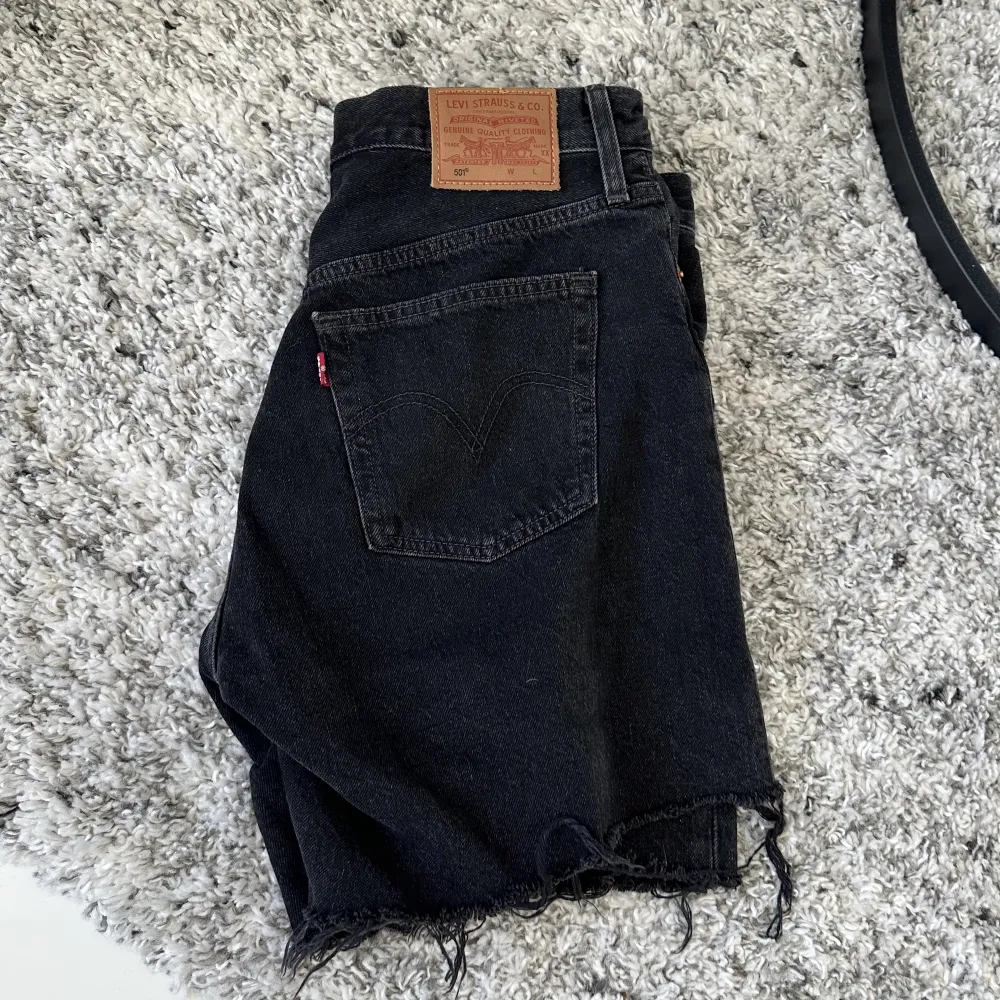 Säljer mina Levis shorts då jag aldrig använt dom. Originalpris ca 700🌷🌷. Shorts.