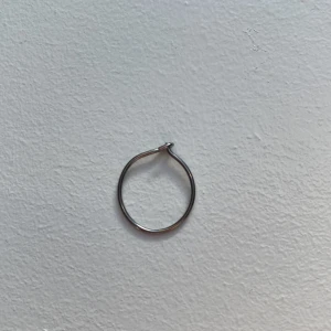 Örhänge krockar  - Hej jag säljer ett kit med nickelfria sirkwl krokar dom är helt säkra att ha på utan att få massa utslag 