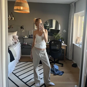 Beiga linnebyxor  - Skitsnygga beiga linnebyxor, perfekt till sommaren 🫶🏼