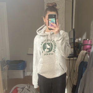 Hoodie med tryck - Skriv om ni har frågor eller är intresserad! 