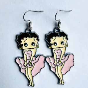Betty Boop örhängen 💕 - Nickelfria krokar  💕 Kan hämtas i Hornstull 