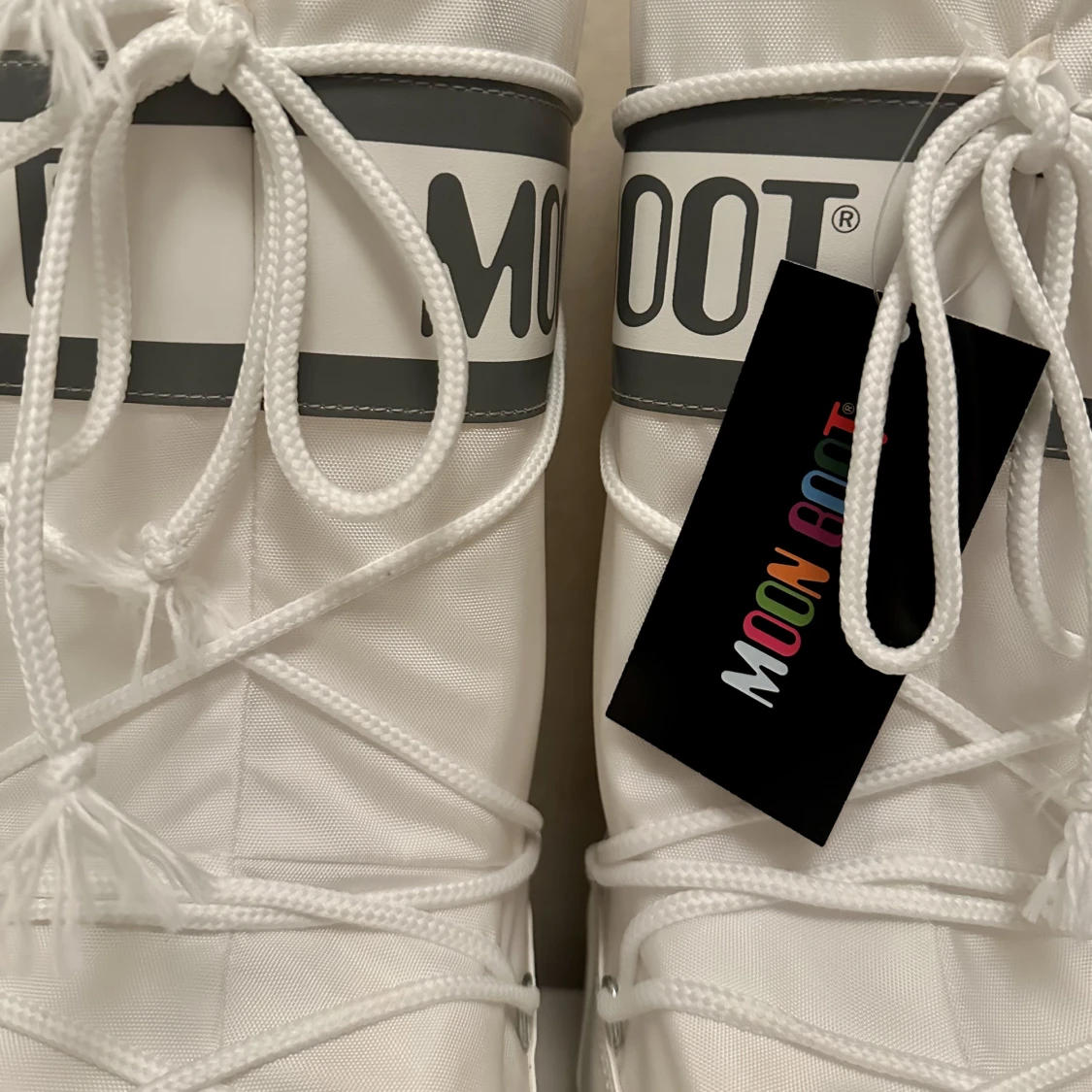 Oanvända vita moonboots - 91