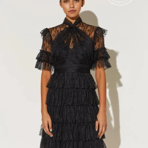 By Malina spetsklänning  - Använd två gånger. By malina Liona dress i storlek M