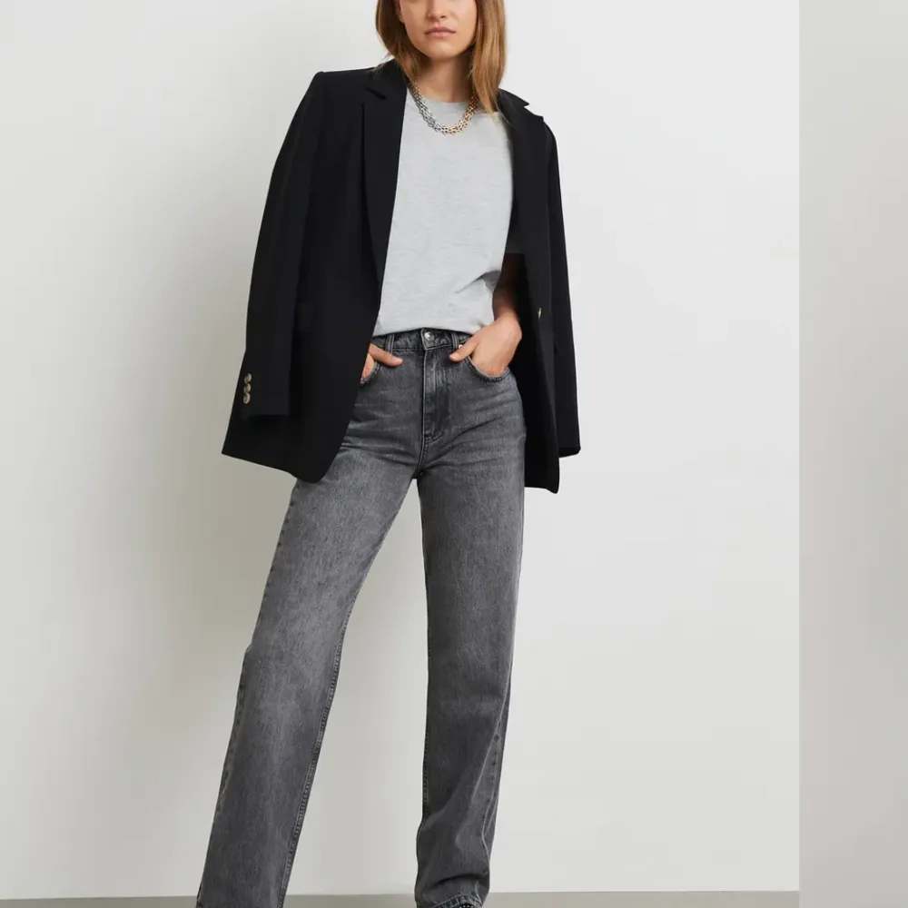 90s high waist jeans stl 34/xs från Gina tricot. Använda ett fåtal gånger.  Original pris 599kr. Jeans & Byxor.