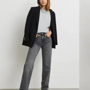 90s high waist jeans stl 34/xs från Gina tricot. Använda ett fåtal gånger.  Original pris 599kr
