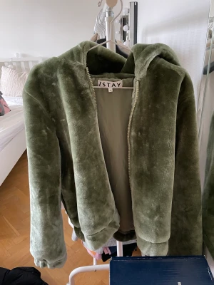 Jacka stay - Aldrig använd. 