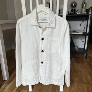 These glorydays overshirt - Riktigt snygg overshirt från these glory days, perfekt på sommaren. Säljer pga för litet. M passar både M och S