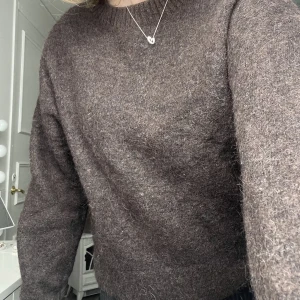 stickad  - brun stickad tröja