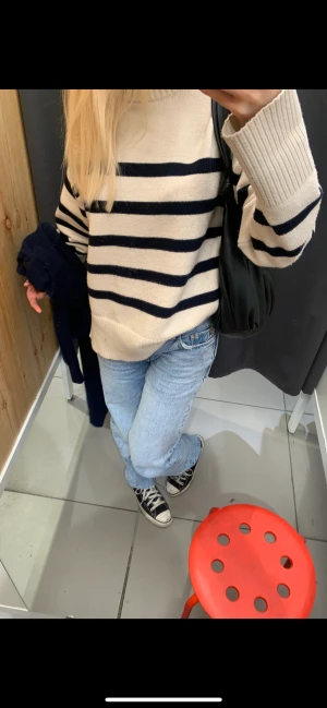 Randig tröja  - Jättefin tröja från zara som jag inte använder längre💗 storlek s, nypris 499kr