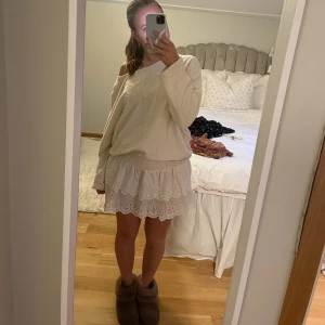 Vit kjol  - Supersöt sommarkjol. Tryck gärna på ” köp nu ”