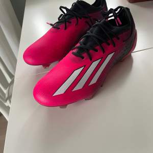 Adidas X speedportal FG  Storlek EU 40 2/3 Helt nya Nypris: 2699 kr Mitt pris: 1200 kr Kan fraktas