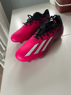 Adidas X Speedportal 40 2/3 fotbollsskor  - Adidas X speedportal FG  Storlek EU 40 2/3 Helt nya Nypris: 2699 kr Mitt pris: 1200 kr Kan fraktas
