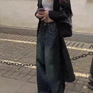 Vintage jeans - Endast testad! Första bilden är lånad, hör av vid frågor! M, men passar även S om du vill att de ska vara luftigare