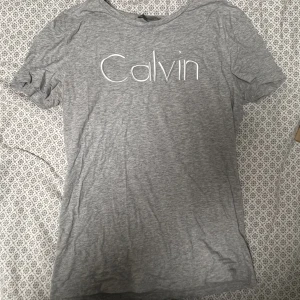 Calvin klein - Tshirt från Calvin klein. Frakten ingår, skriv för fler bilder❤️
