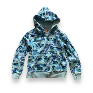 Kid Super Zip up - använd men inga flaws!! originalpris ligger på ungefär 1600