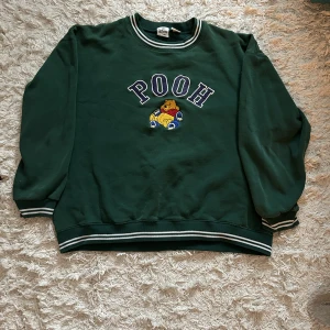 Nalle puh colleagetröja - Äkta Disney merch från 90talet.  Välskick!  Stl M