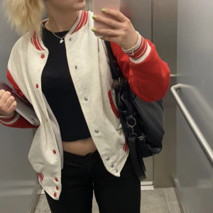 Jacka - Cool collegejacka!!