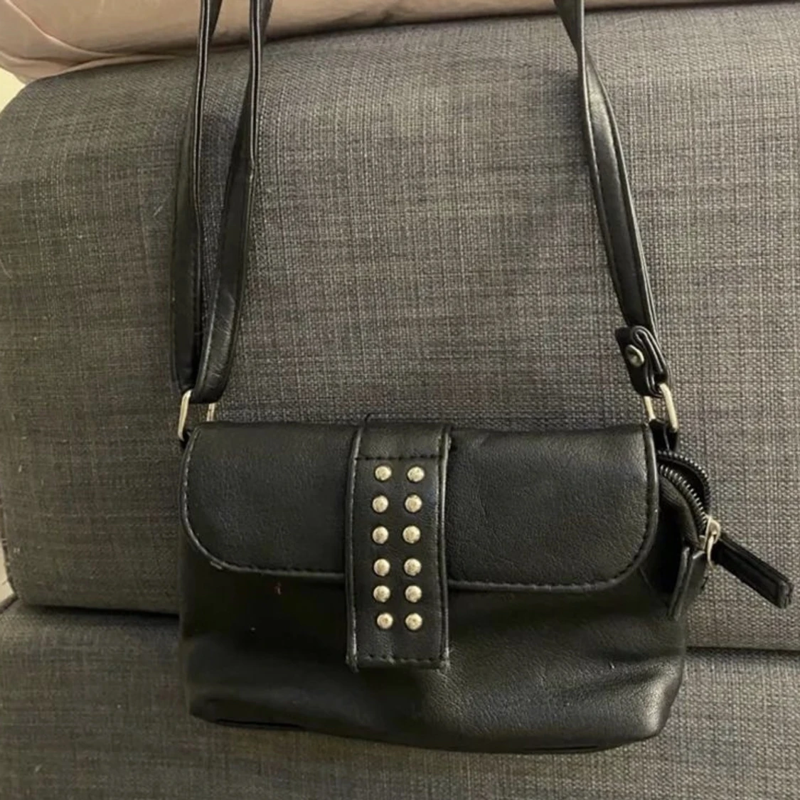 Väska med nitar - 90