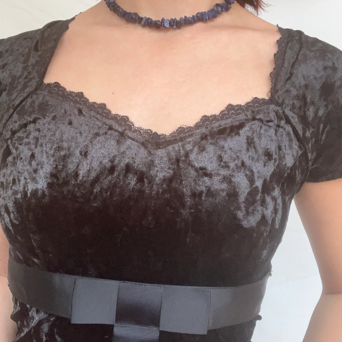 Svart sammet topp med spets  - 91
