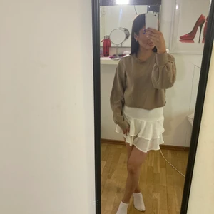 Sweatshirt  - En jätteskön sweatshirt från H&M men används knappt, köparen står för frakt.