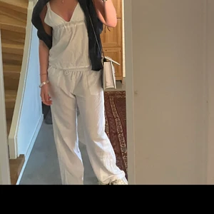 Dawwoti - Säljer mina älskade Roxy linkande linnebyxor. Är använda fåtal gånger och i bra skick! Små i storleken. Köp direkt för 270kr! Skriv för fler bilder! Lägger upp igen på grund av osäriös köpare!