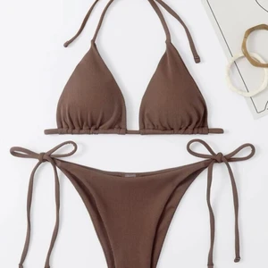 Shein bikini - Väldigt fin och populär brun bikini från shein med extremt bra kvalitet. Säljer den för att den var för liten. Bikinin är i storlek M men kan nog passa folk med S. Pris kan diskuteras. Köpare står för frakt💕💕💕