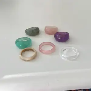 Massa olika färgade ringar som ej används längre. 10kr/st