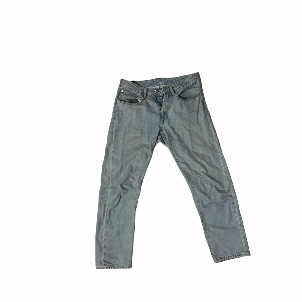 Ljusblåa jeans från carlings som sitter lätt. Användbar ett antal gånger. Jeans & Byxor.
