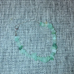 Aventurin armband:)! - Kristall armband från plick , köpte kristall armbandet från plick men blev lite trött på det så ville sälja det :) 30-40kr + frakt