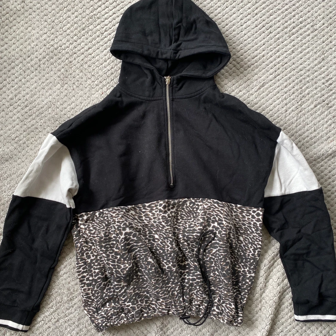 Croppad hoodie leopard