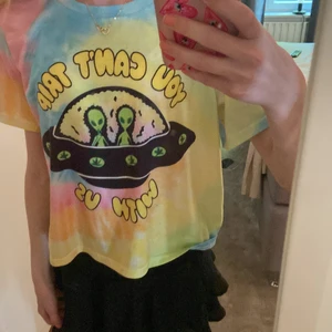 Cool topp🫶🏼 - Säljer denna coola topp från shein, då den inte kommer till användning längre🫶🏼 använd få gånger så är som ny🫶🏼