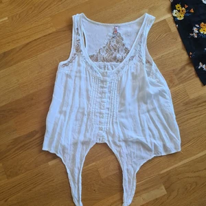 Linne - Sommar linne helt och fint nästan aldrig använt.  Kan mötas upp i märsta, Stockholm, nacka,sigtuna  Eller skicka men du står för frakten.