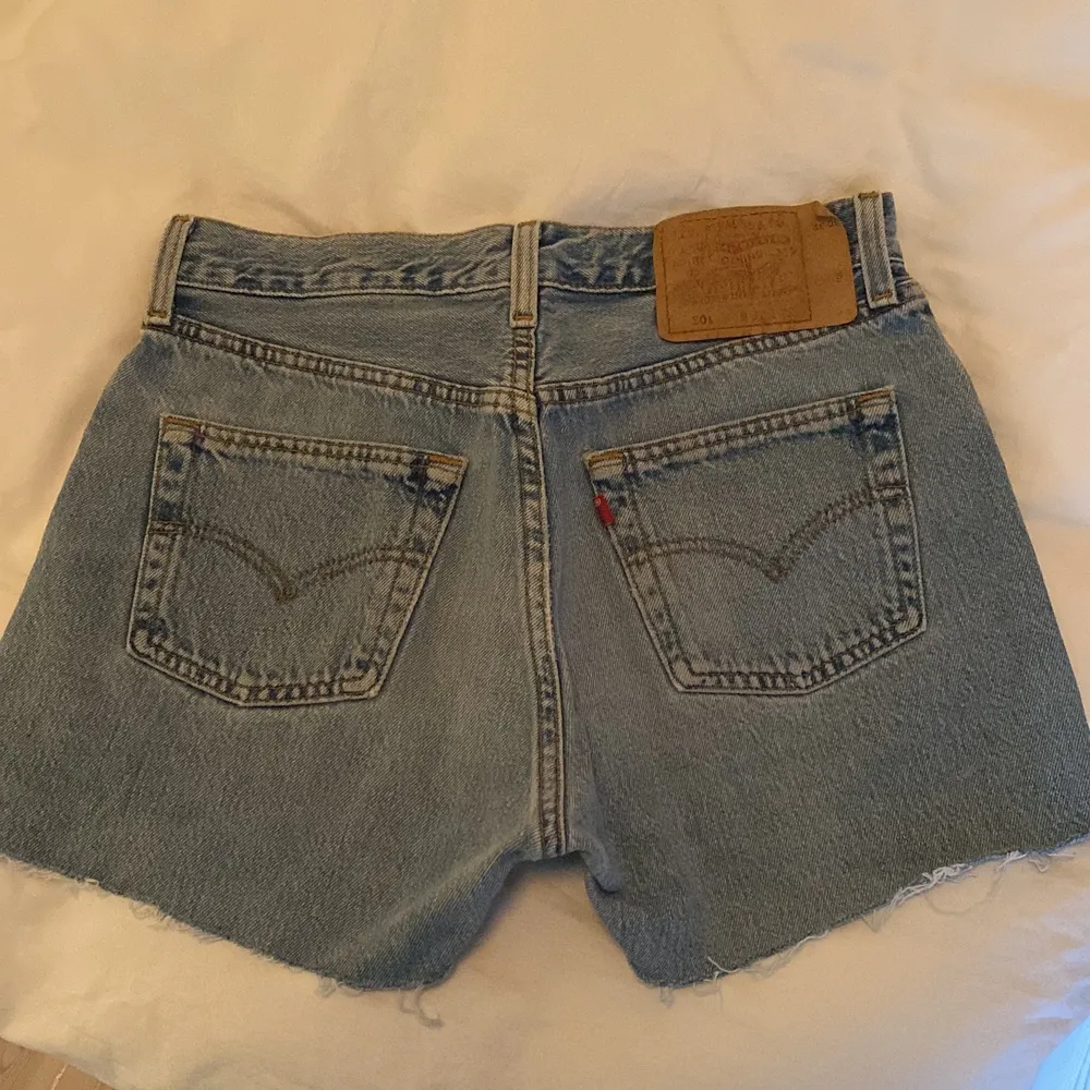 Vintage shorts från Levis 501 i storlek 30.  Köpare står för frakt 🫶. Shorts.