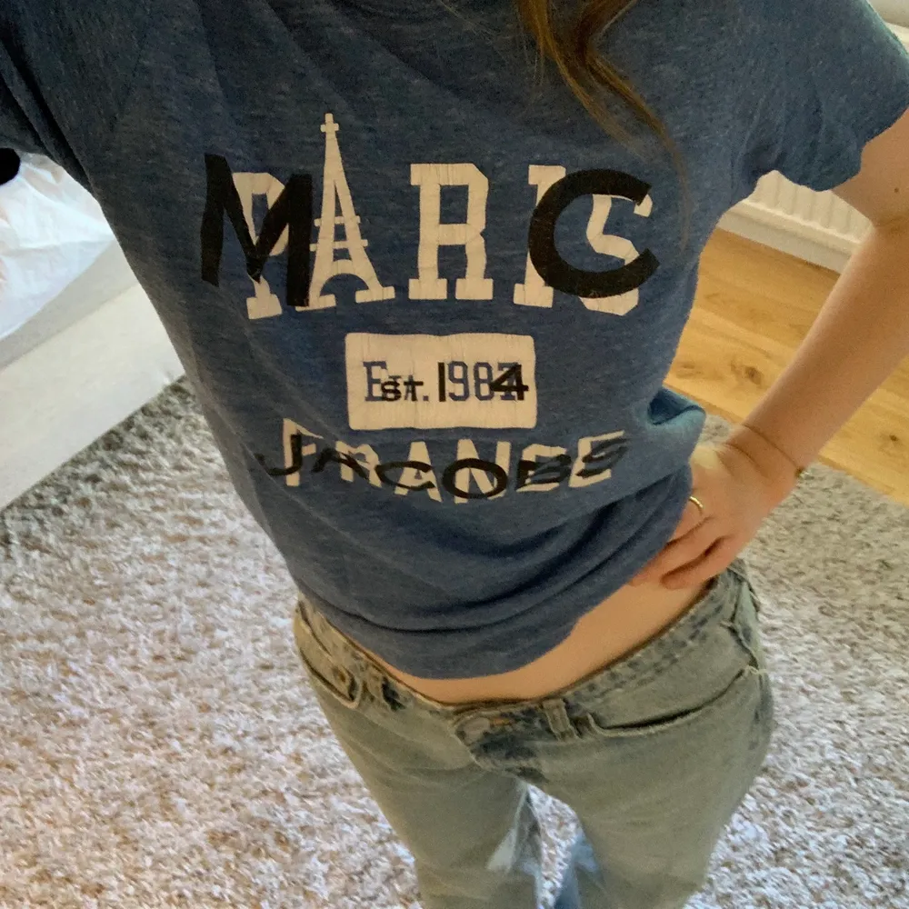 Blå T-shirt / tröja från Marc Jacobs. . T-shirts.