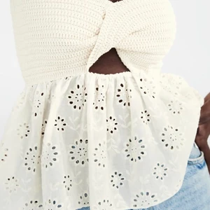 Zara topp  - (INTE SÅLD❗️).❗️om köpet är över 300 är frakten grattis❗️ Populär topp som tyvärr är helt slutsåld som jag säljer pga att den inte kommer till användning och sitter inte riktigt som jag vill. 