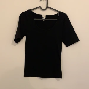 H&M shirt size M - Good condition.