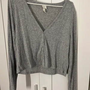 Topp  - - har använts ett fåtal gånger  - mjukt material och ganska stretchigt