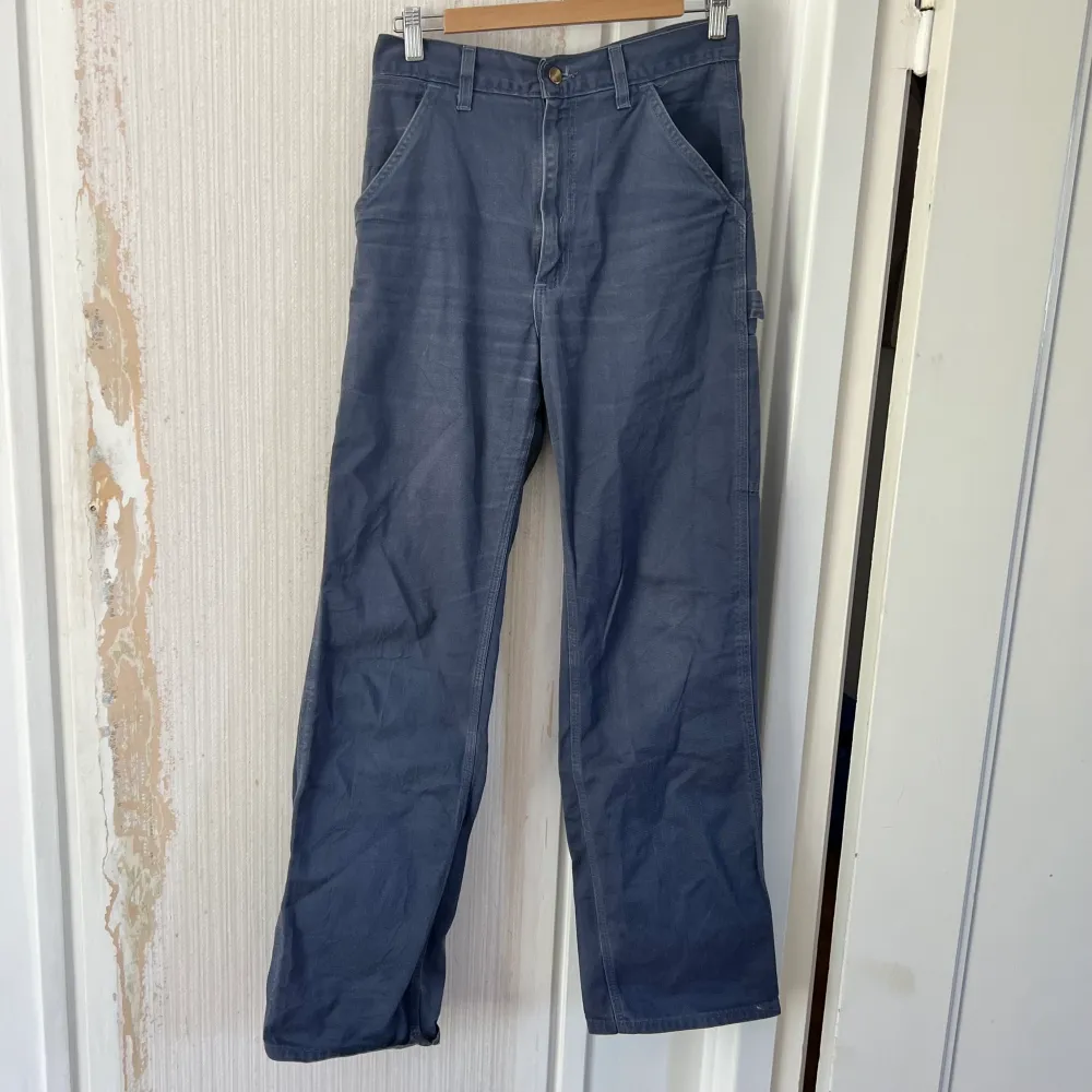 Så sjukt fina carhartt carpenter pants som tyvärr inte används så mycket som de borde. Jeans & Byxor.