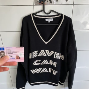 HCW knit  - säljer en heaven can wait tröja, den första dom gjorde! slutsåld överallt och svårt att hitta! Jättefint och bekvämt att ha på! 