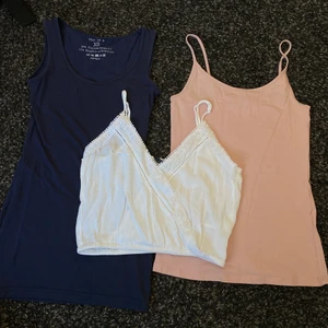 Linne - Säljer lite olika linnen, 15kr för det blåa (storlek XS) 15kr för det rosa (storlek XS) 30kr för det vita (storlek 36) Köps alla tillsammans: 50kr