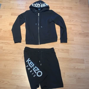 Kenzo Paris dress  - Kenzo short och hoodie dress perfekt för sommaren, den är storlek M men kan passa storlek S också, helt fräsch!