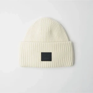 Acne mössa - Säljer min Acke mössa som ej kommit så mycket till användning, finns ej att köpa längre🥰