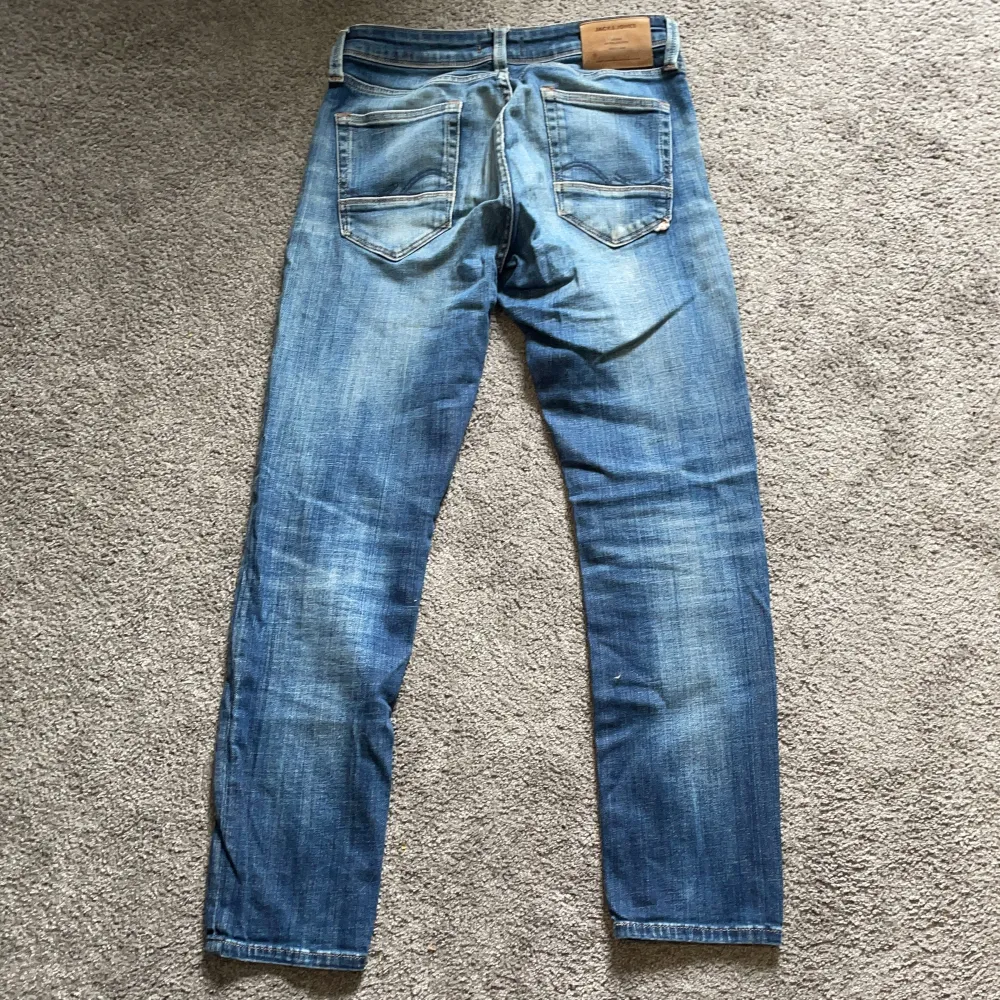Fina jeans i lätt använt skick. Tror de är köpta för 800 - 900kr  . Jeans & Byxor.