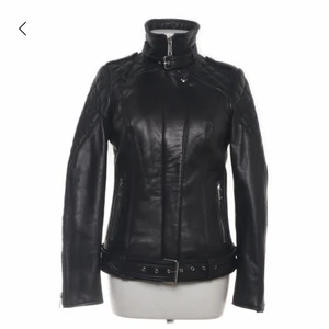 Söker denna jacka i storlek 42 eller 44 - Söker denna skinnjacka från Jofama by Marie Serneholt i storlek 42 eller 44