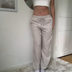 Linnebyxor  - Beiga linnebyxor, använda typ 3 gånger. Helt slutsålda på hemsidan