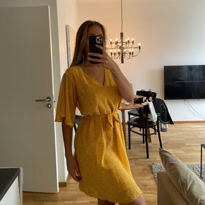 Klänning  - Gul klänning från vila 