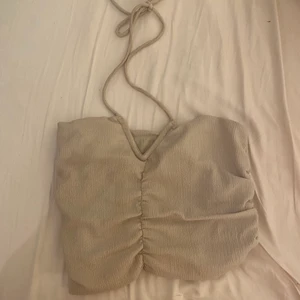 HALTERNECK TOPP - Går att justera i halsen💖